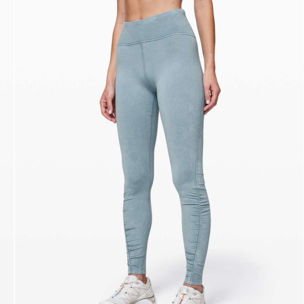 lululemon athletica High-Rise Scrunch Leggings in Dusty Blue